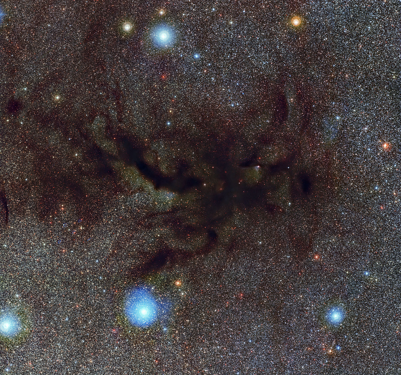 Cosmic Photo Smokes Out Stars Inside Pipe Nebula